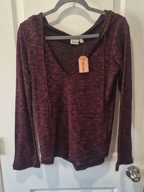 NWT Mudd Burgundy Marled V-Neck Hooded Knit Top